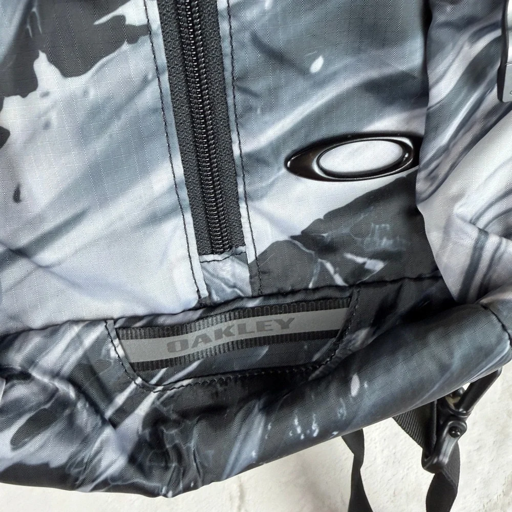 Oakley street sling